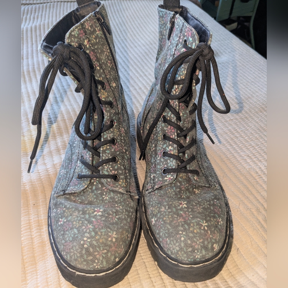 🍇Floral combat boots